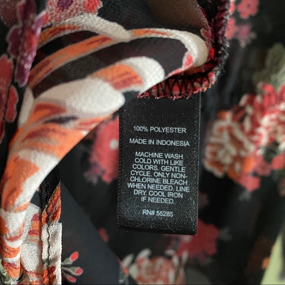 Black Floral V-Neck Blouse - Picture 5 of 5